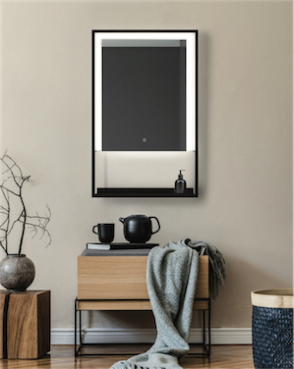 Miroir DEL 37136-017 dans l'entrée de la maison au-dessus d'une table d'appoint en bois avec accessoires noirs et jetée grise
