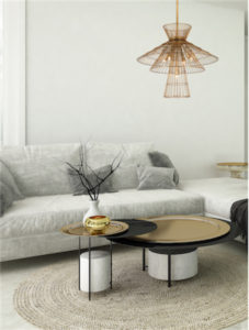 Luminaire suspendu moderne ALITO Z-Lite 6015-6RB dans le salon avec divan neutre avec table noir et laiton