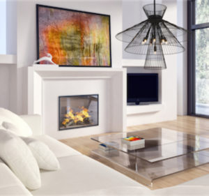 Luminaire suspendu moderne ALITO Z-Lite 6015-8MB dans le salon près du foyer avec divan blanc